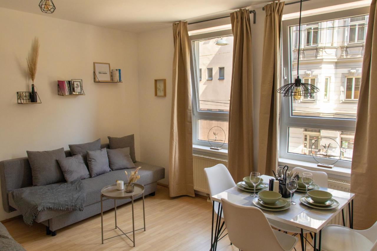 Ferienwohnung Modern - Neu - Gemutlich - Self Checkin - Zentral - Strassenbahn 38 Zum Ring Wien Exterior foto