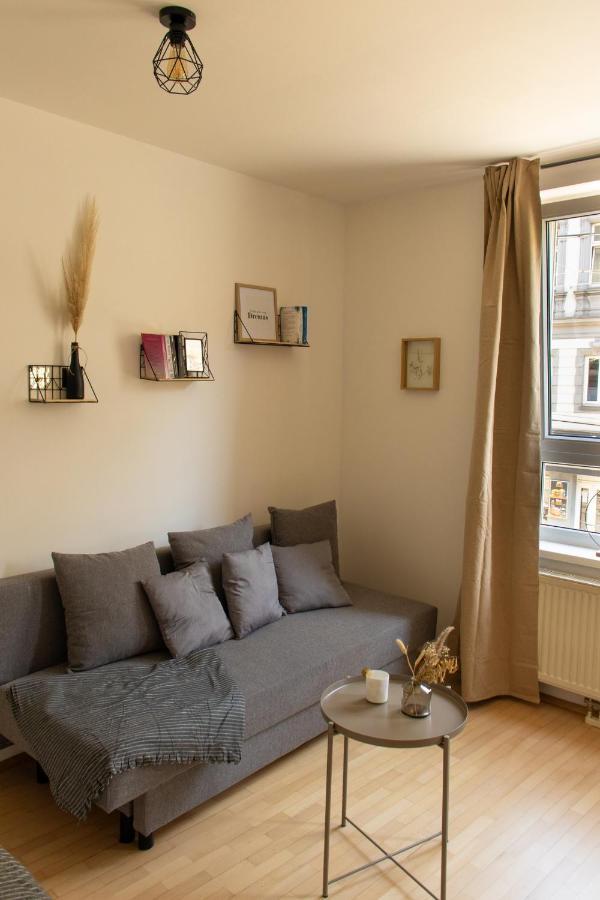 Ferienwohnung Modern - Neu - Gemutlich - Self Checkin - Zentral - Strassenbahn 38 Zum Ring Wien Exterior foto