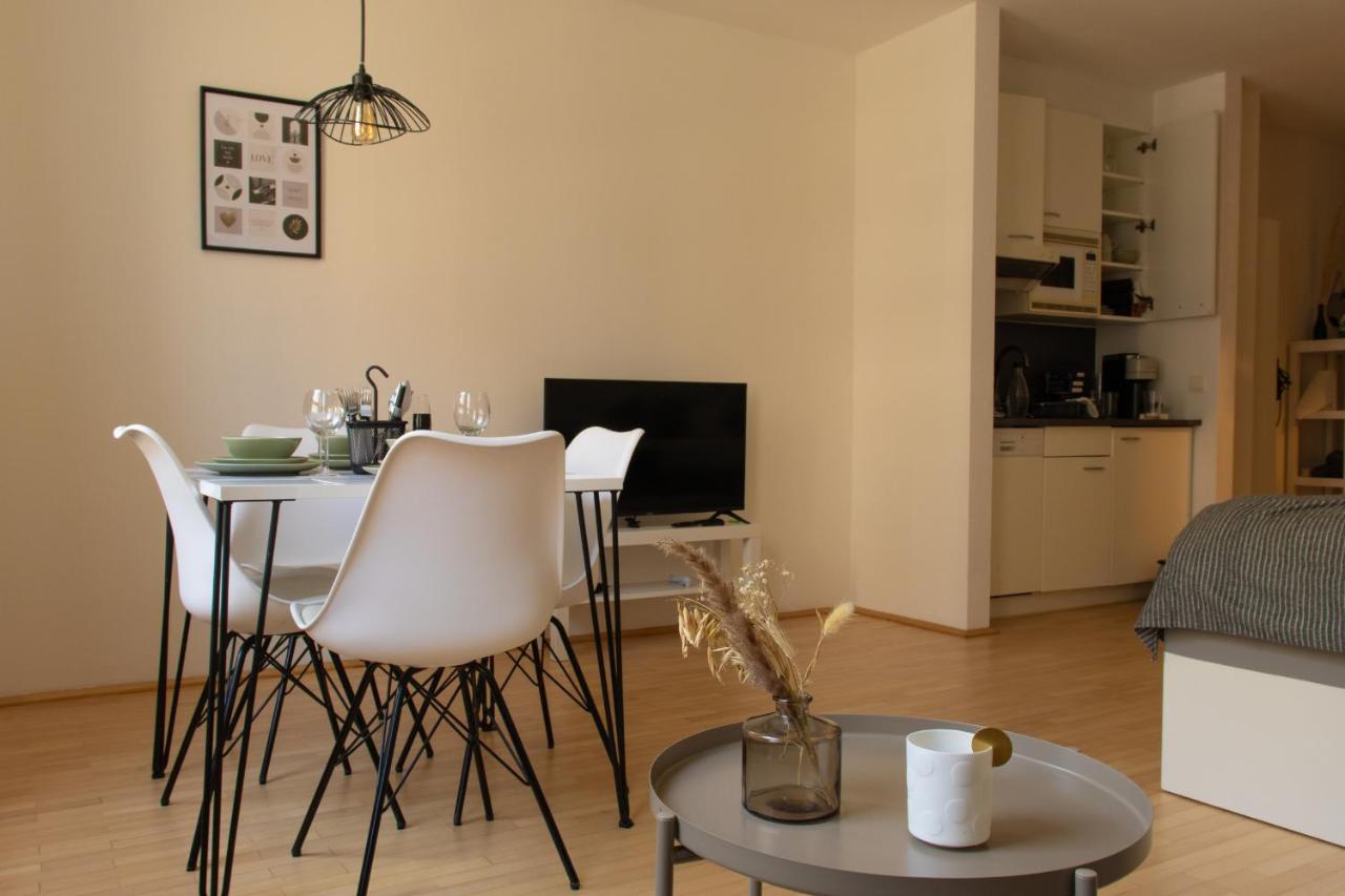 Ferienwohnung Modern - Neu - Gemutlich - Self Checkin - Zentral - Strassenbahn 38 Zum Ring Wien Exterior foto